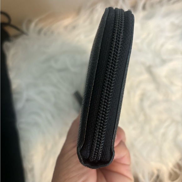 Chanel black caviar leather zippy wallet. - Picture 6 of 9